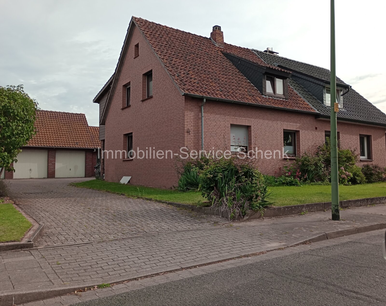 Ihr neues Zuhause für die Familie, eine Doppelhaushälfte mit Garten in Osnabrück Sonnenhügel Ihr neues Zuhause für die Familie, eine Doppelhaushälfte mit Garten in Osnabrück Sonnenhügel